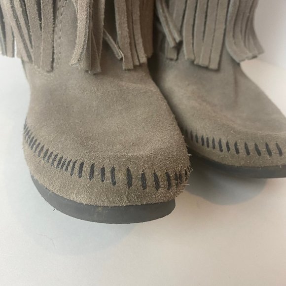 Minnetonka 3-Layer Soft Suede Fringe Boot Grey Size 6 - Picture 11 of 14